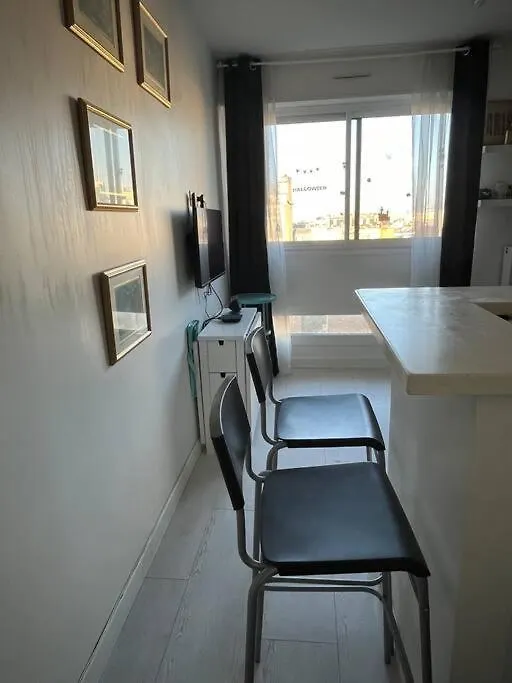 Montmartre With A View And Swimming Pool Access *
